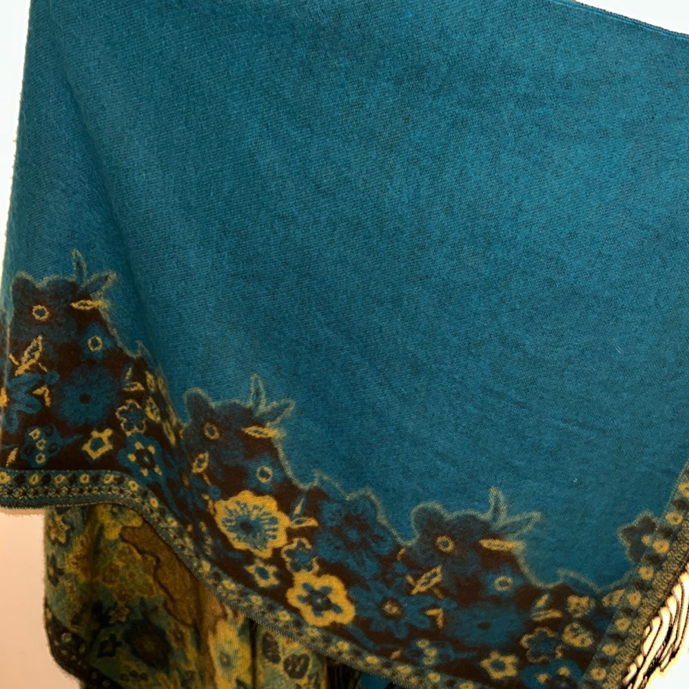 Cozy, Soft, Floral Reversible Poncho/Cape with Fringe Oversized One Size - Picture 3 of 8